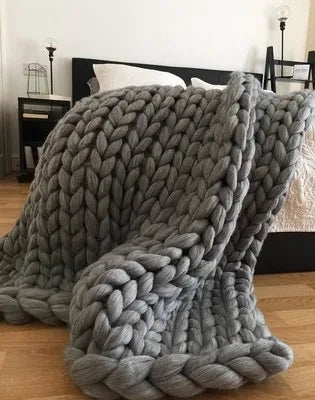 WarmNest – Handgefertigte, grob gestrickte Decke