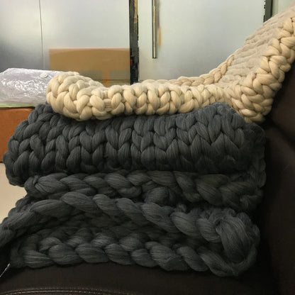 WarmNest – Handgefertigte, grob gestrickte Decke